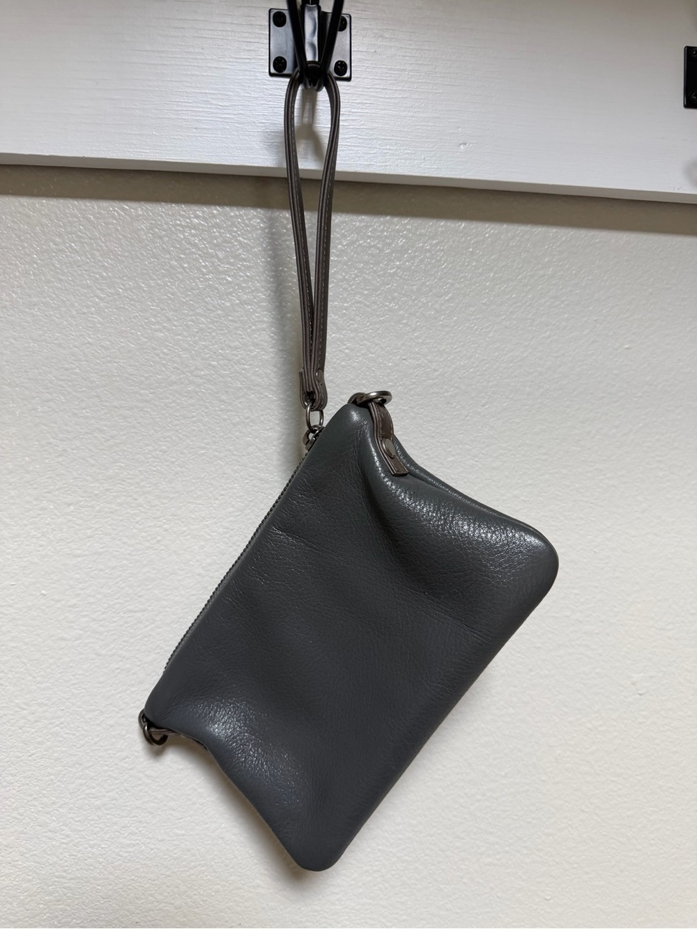 Rough and tumble Gray Leather Wristlet Wallet with d rings - Picture 2 of 7